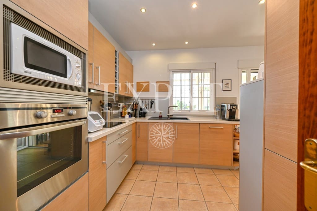 3 soveværelse Finca/Landehus til salg i Sayalonga med swimmingpool garage - € 698.000 (Ref: 8665049)