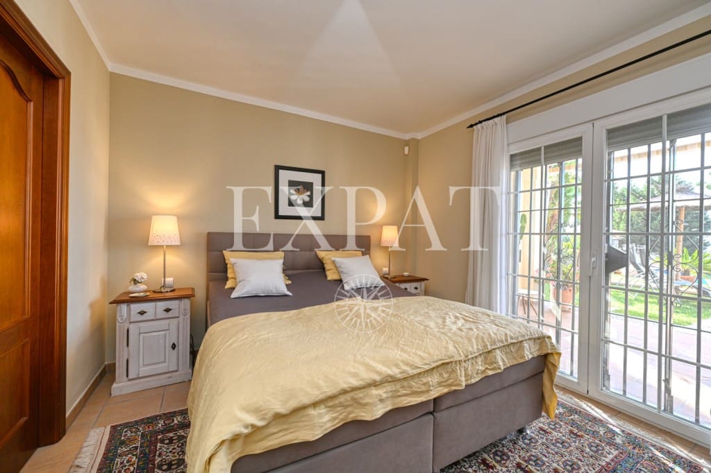 3 soveværelse Finca/Landehus til salg i Sayalonga med swimmingpool garage - € 698.000 (Ref: 8665049)