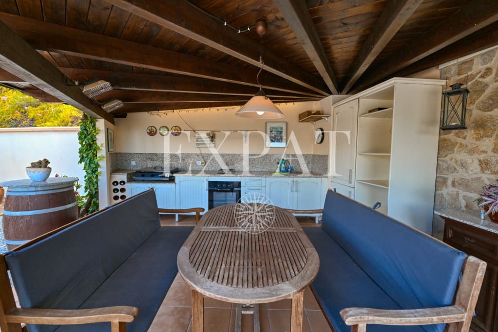 3 soveværelse Finca/Landehus til salg i Sayalonga med swimmingpool garage - € 698.000 (Ref: 8665049)