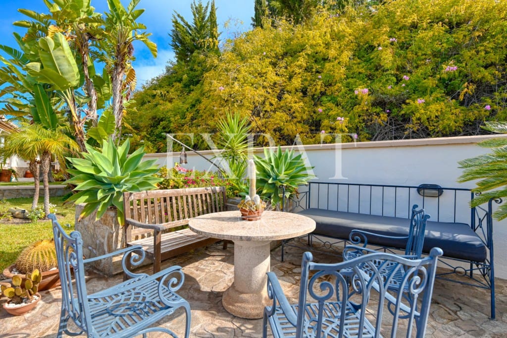 3 soveværelse Finca/Landehus til salg i Sayalonga med swimmingpool garage - € 698.000 (Ref: 8665049)