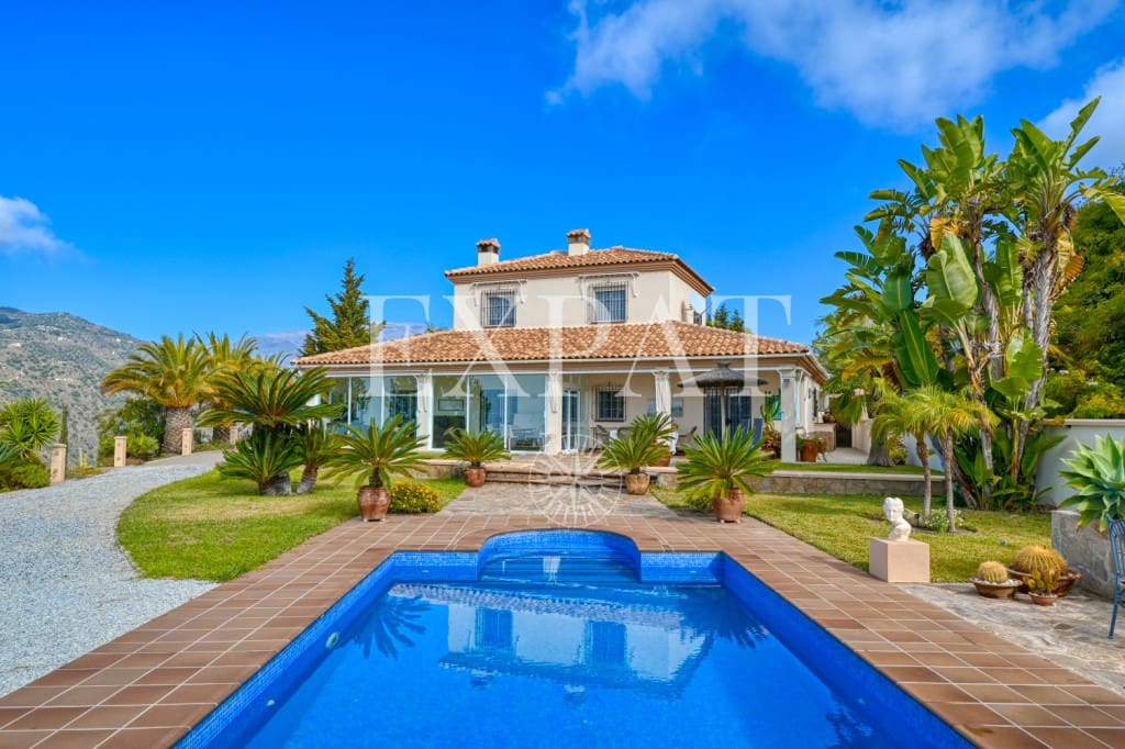 3 soveværelse Finca/Landehus til salg i Sayalonga med swimmingpool garage - € 698.000 (Ref: 8665049)