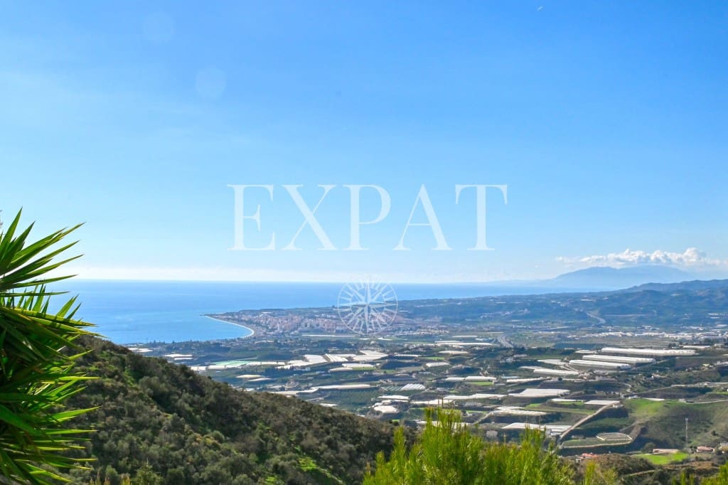 3 soveværelse Finca/Landehus til salg i Sayalonga med swimmingpool garage - € 698.000 (Ref: 8665049)