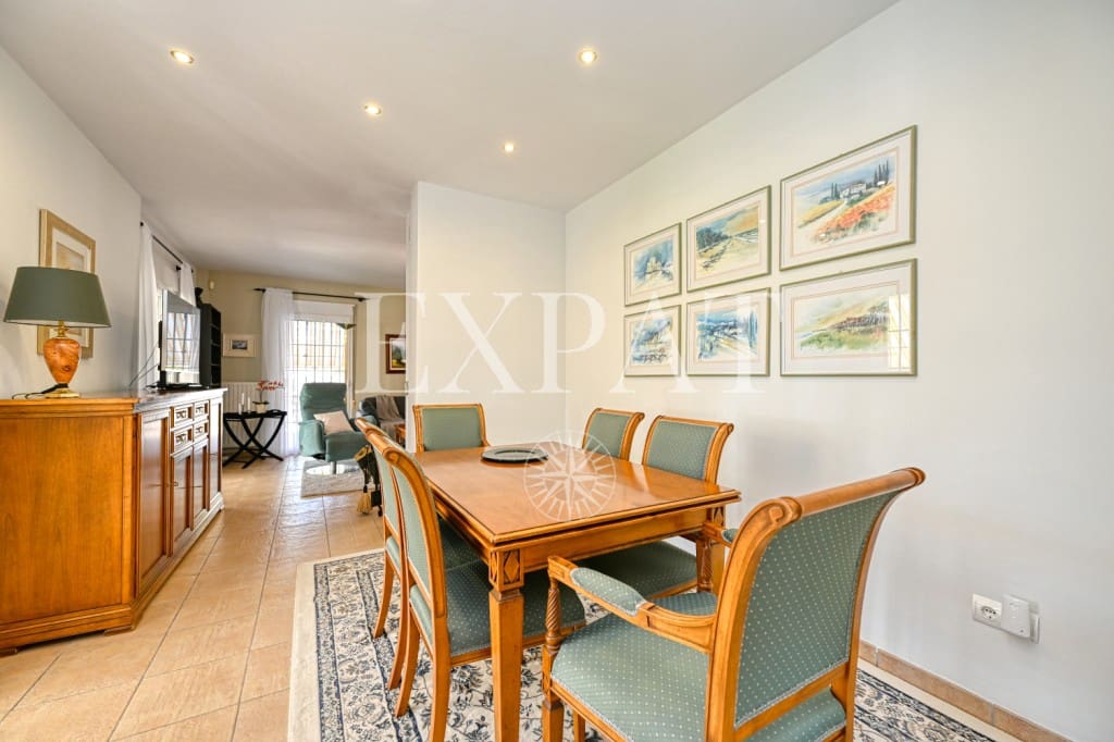 3 soveværelse Finca/Landehus til salg i Sayalonga med swimmingpool garage - € 698.000 (Ref: 8665049)