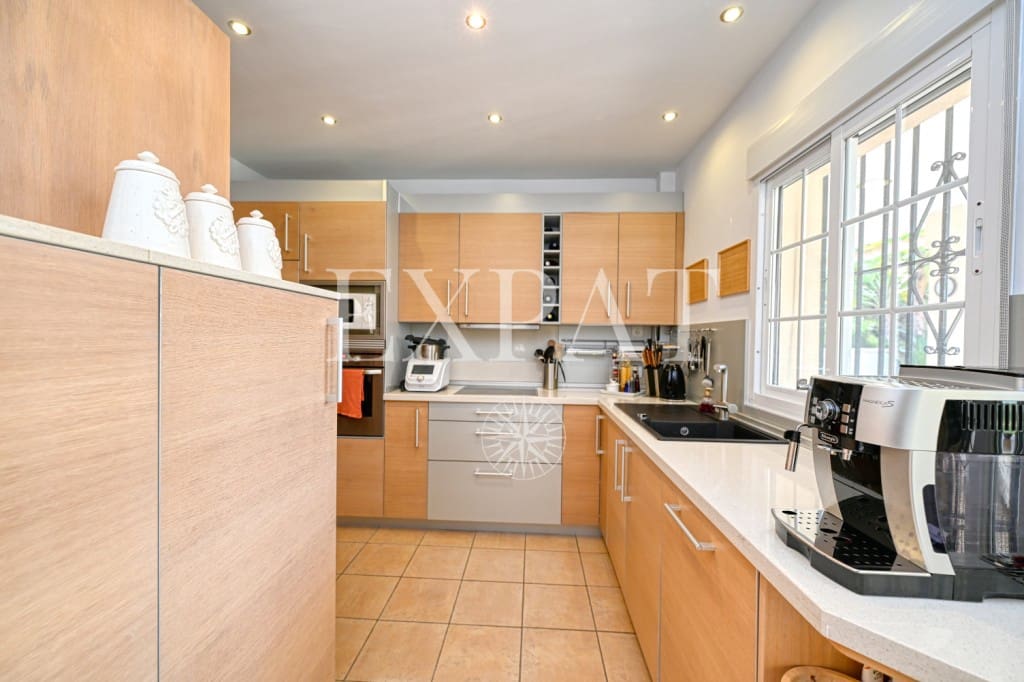 3 soveværelse Finca/Landehus til salg i Sayalonga med swimmingpool garage - € 698.000 (Ref: 8665049)