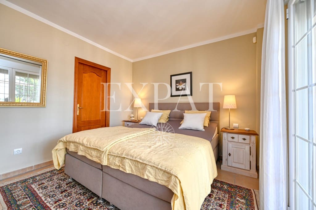 3 soveværelse Finca/Landehus til salg i Sayalonga med swimmingpool garage - € 698.000 (Ref: 8665049)