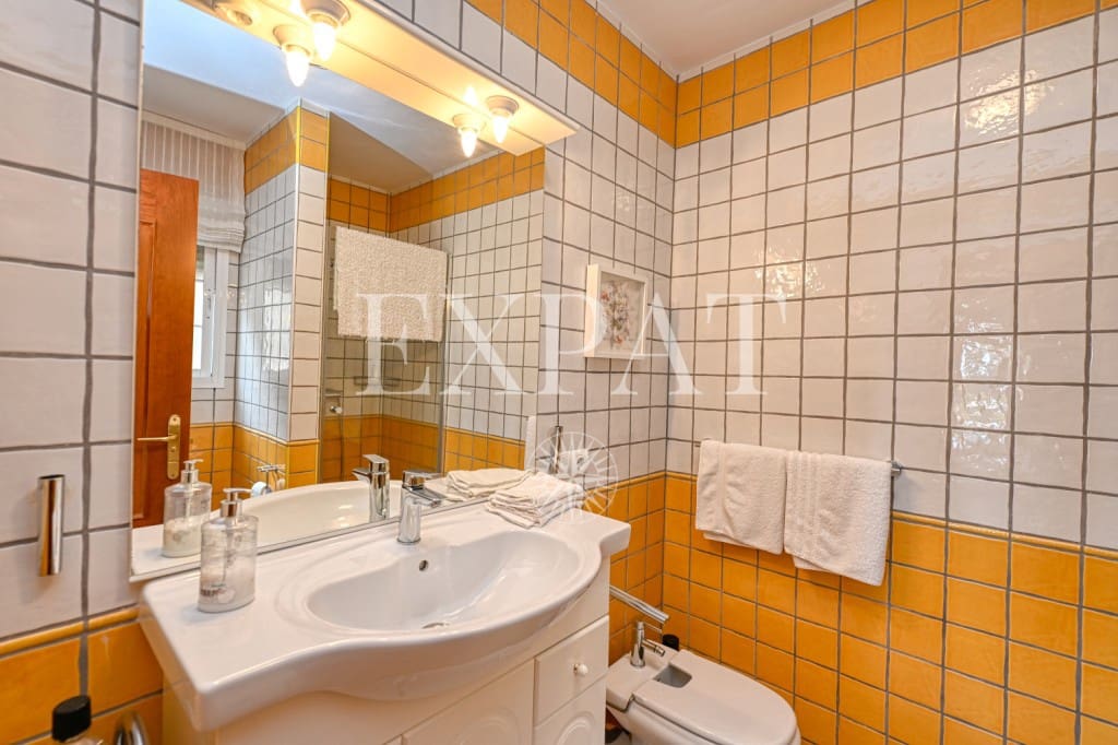 3 soveværelse Finca/Landehus til salg i Sayalonga med swimmingpool garage - € 698.000 (Ref: 8665049)