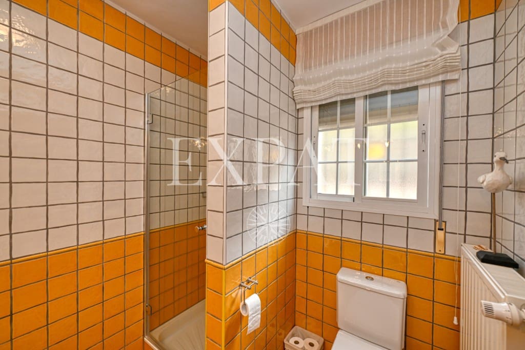 3 soveværelse Finca/Landehus til salg i Sayalonga med swimmingpool garage - € 698.000 (Ref: 8665049)