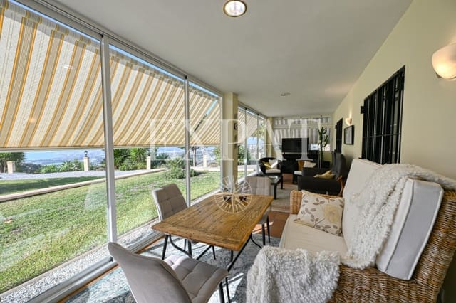 3 soveværelse Finca/Landehus til salg i Sayalonga med swimmingpool garage - € 698.000 (Ref: 8665049)