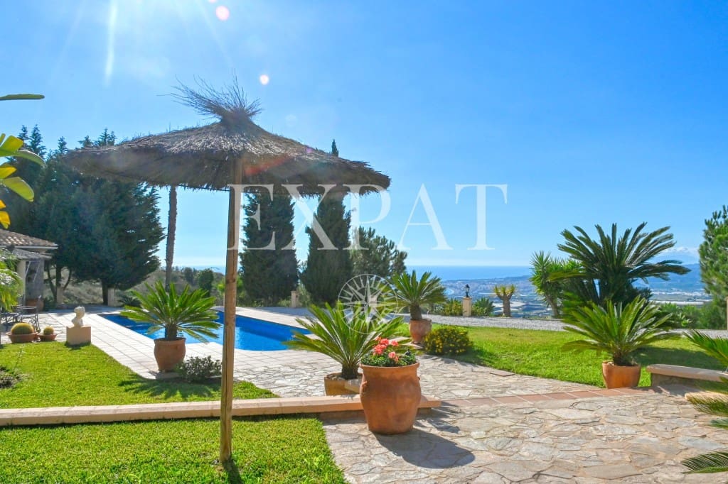 3 soveværelse Finca/Landehus til salg i Sayalonga med swimmingpool garage - € 698.000 (Ref: 8665049)