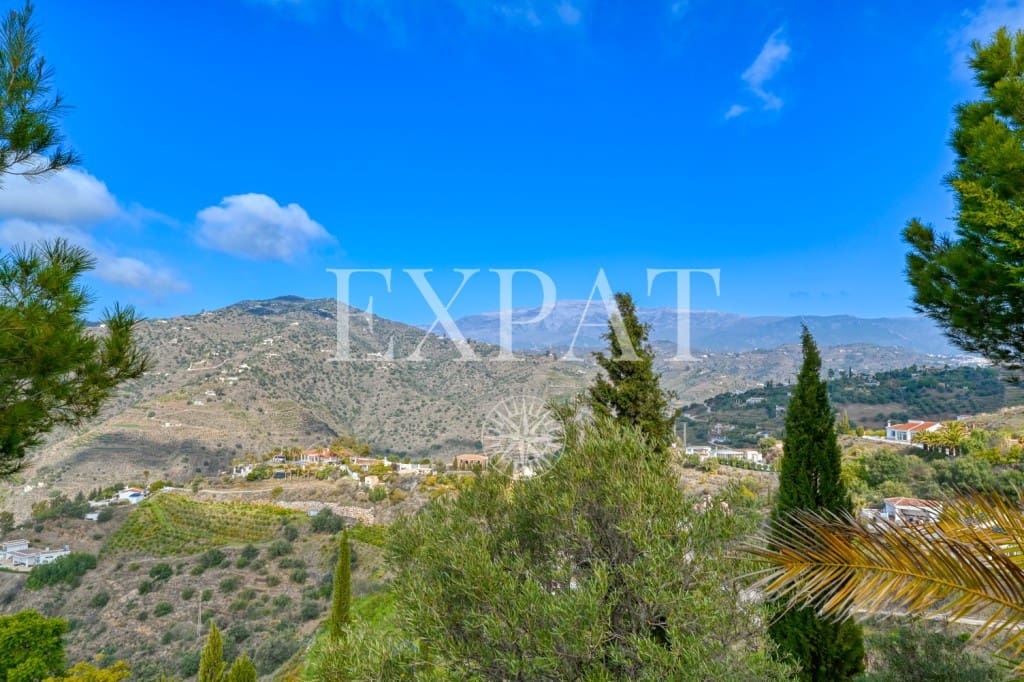 3 soveværelse Finca/Landehus til salg i Sayalonga med swimmingpool garage - € 698.000 (Ref: 8665049)