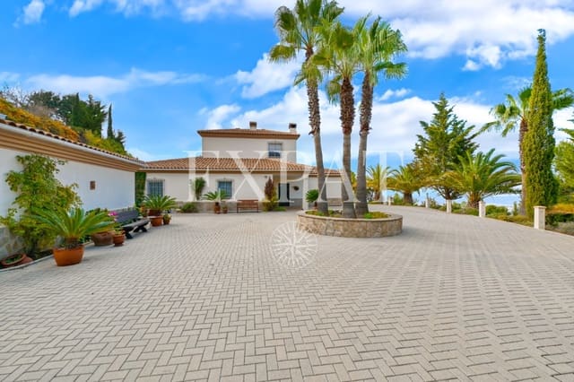 3 soveværelse Finca/Landehus til salg i Sayalonga med swimmingpool garage - € 698.000 (Ref: 8665049)