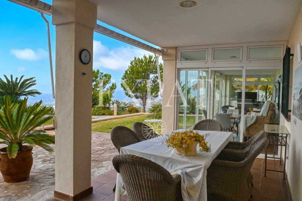 3 soveværelse Finca/Landehus til salg i Sayalonga med swimmingpool garage - € 698.000 (Ref: 8665049)