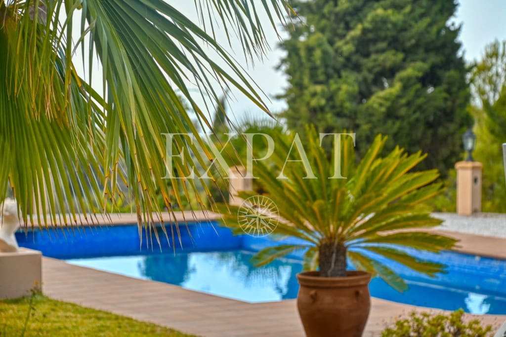 3 soveværelse Finca/Landehus til salg i Sayalonga med swimmingpool garage - € 698.000 (Ref: 8665049)