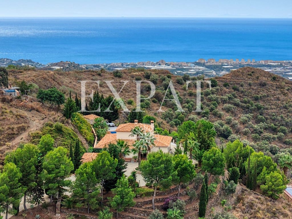 3 soveværelse Finca/Landehus til salg i Sayalonga med swimmingpool garage - € 698.000 (Ref: 8665049)