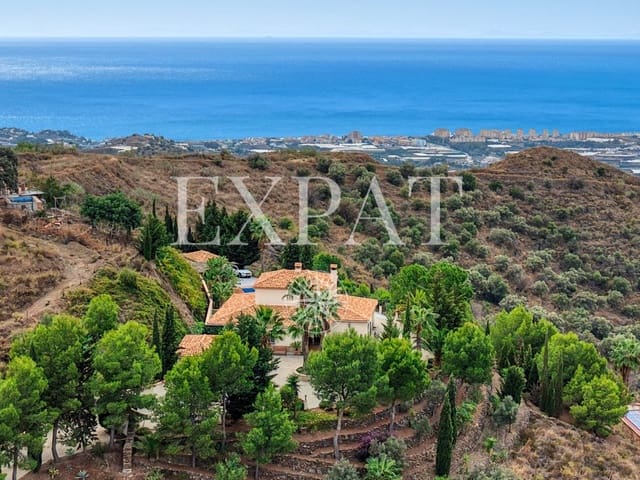 3 soveværelse Finca/Landehus til salg i Sayalonga med swimmingpool garage - € 698.000 (Ref: 8665049)