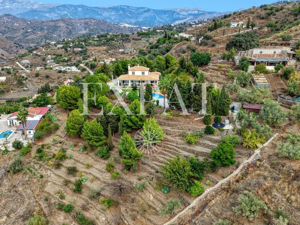 3 soveværelse Finca/Landehus til salg i Sayalonga med swimmingpool garage - € 698.000 (Ref: 8665049)