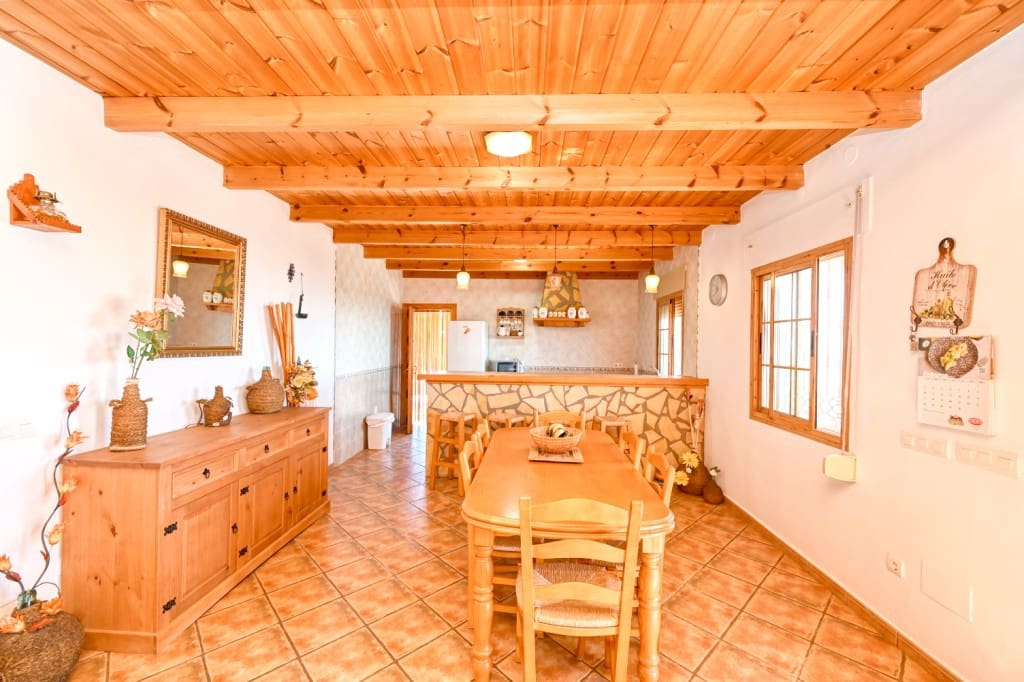 4 soverom Finca/Herregård til leie i Sayalonga med svømmebasseng - € 1 500 (Ref: 8836371)