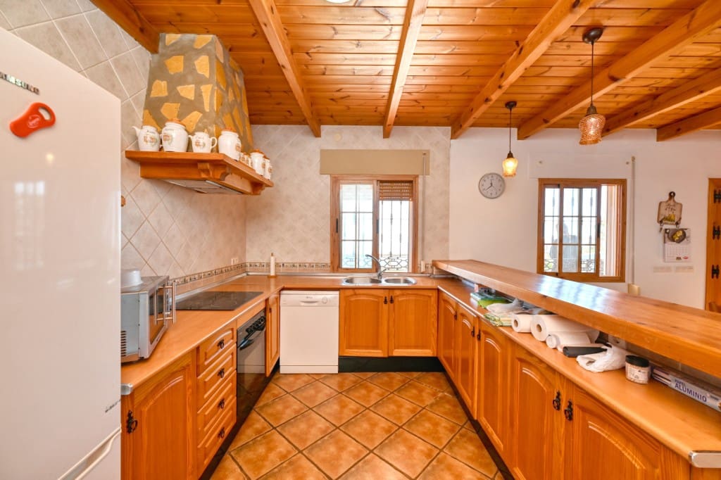 4 soverom Finca/Herregård til leie i Sayalonga med svømmebasseng - € 1 500 (Ref: 8836371)