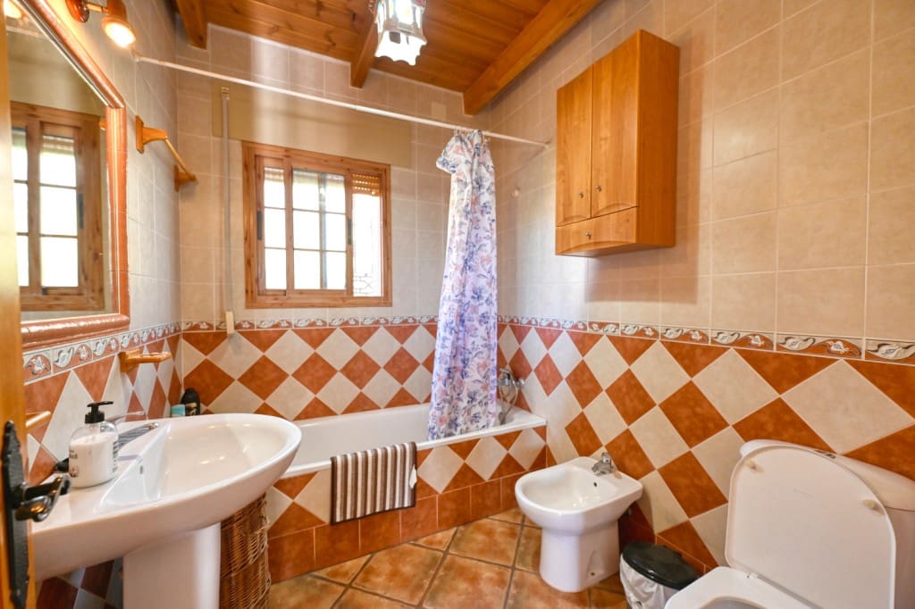 4 soverom Finca/Herregård til leie i Sayalonga med svømmebasseng - € 1 500 (Ref: 8836371)