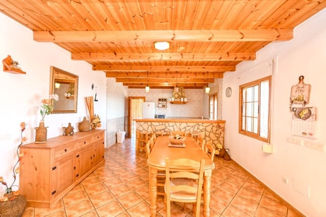 4 bedroom Finca/Country House for rent in Sayalonga with pool - € 1,500 (Ref: 8836371)