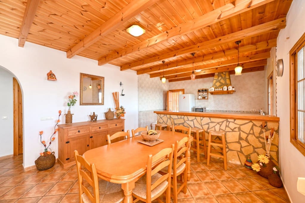 4 soverom Finca/Herregård til leie i Sayalonga med svømmebasseng - € 1 500 (Ref: 8836371)