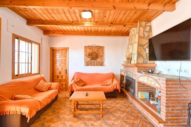 4 bedroom Finca/Country House for rent in Sayalonga with pool - € 1,500 (Ref: 8836371)