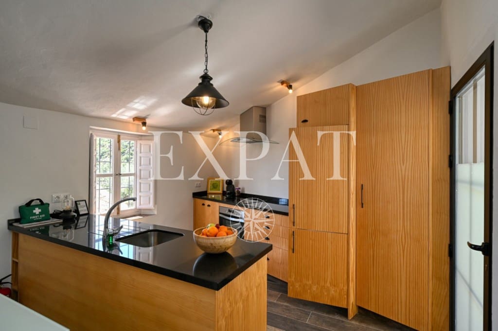 6 soveværelse Finca/Landehus til salg i Periana med swimmingpool - € 585.000 (Ref: 8902925)