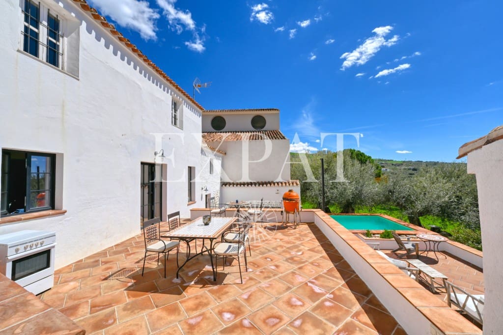 6 soveværelse Finca/Landehus til salg i Periana med swimmingpool - € 585.000 (Ref: 8902925)