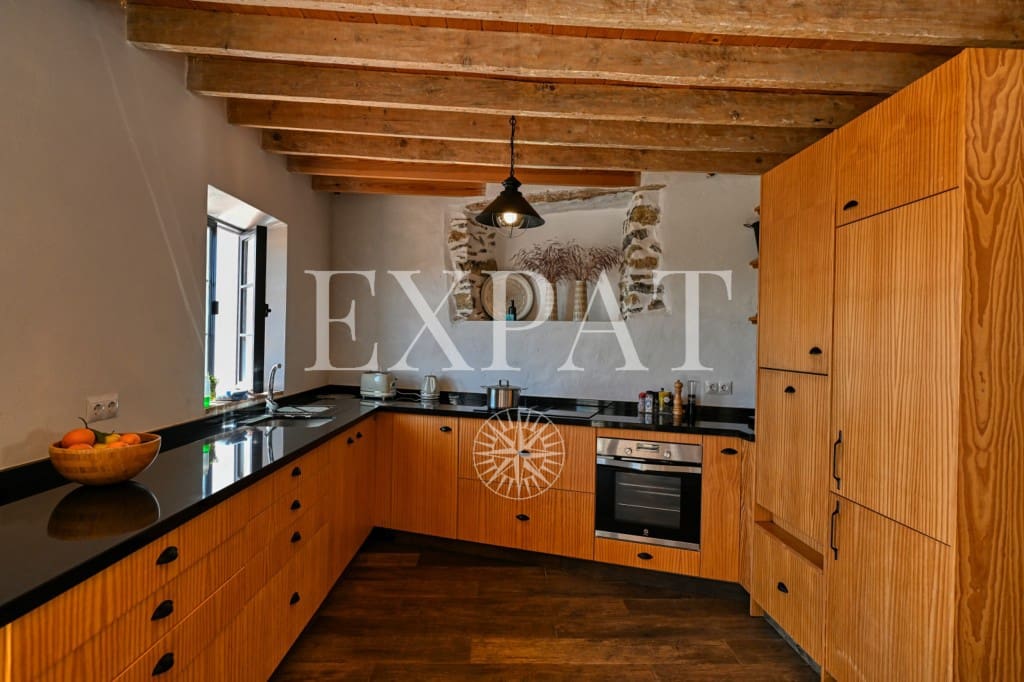 6 soveværelse Finca/Landehus til salg i Periana med swimmingpool - € 585.000 (Ref: 8902925)