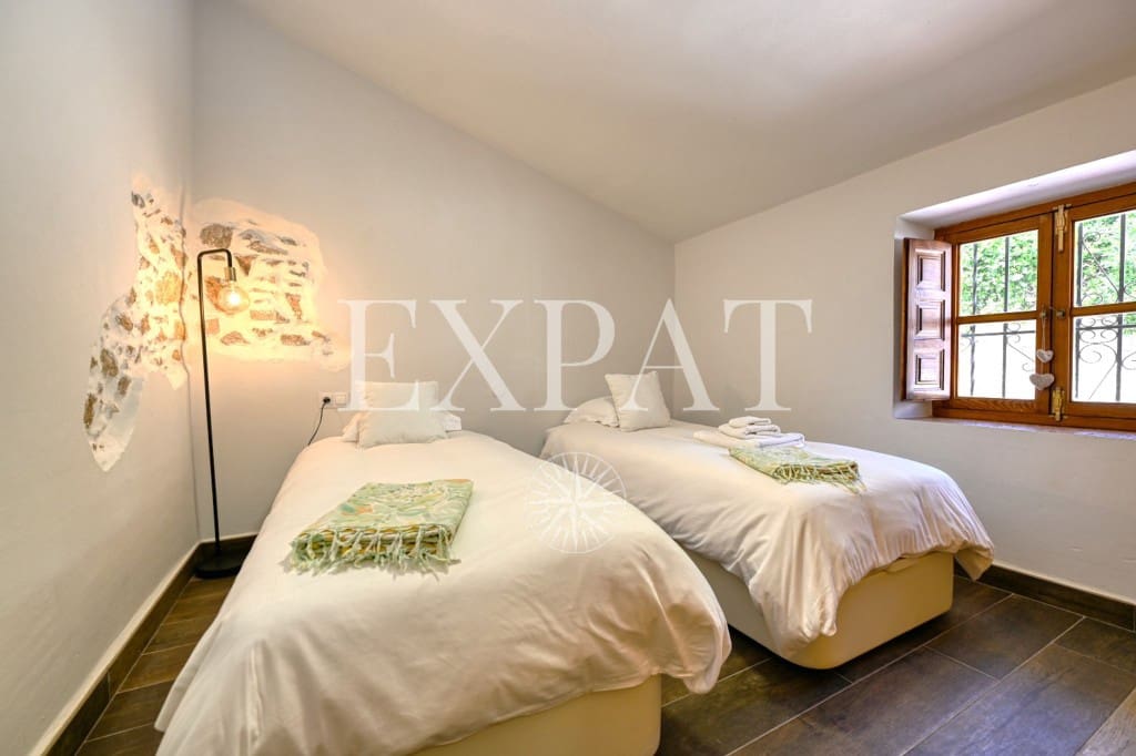 6 soveværelse Finca/Landehus til salg i Periana med swimmingpool - € 585.000 (Ref: 8902925)