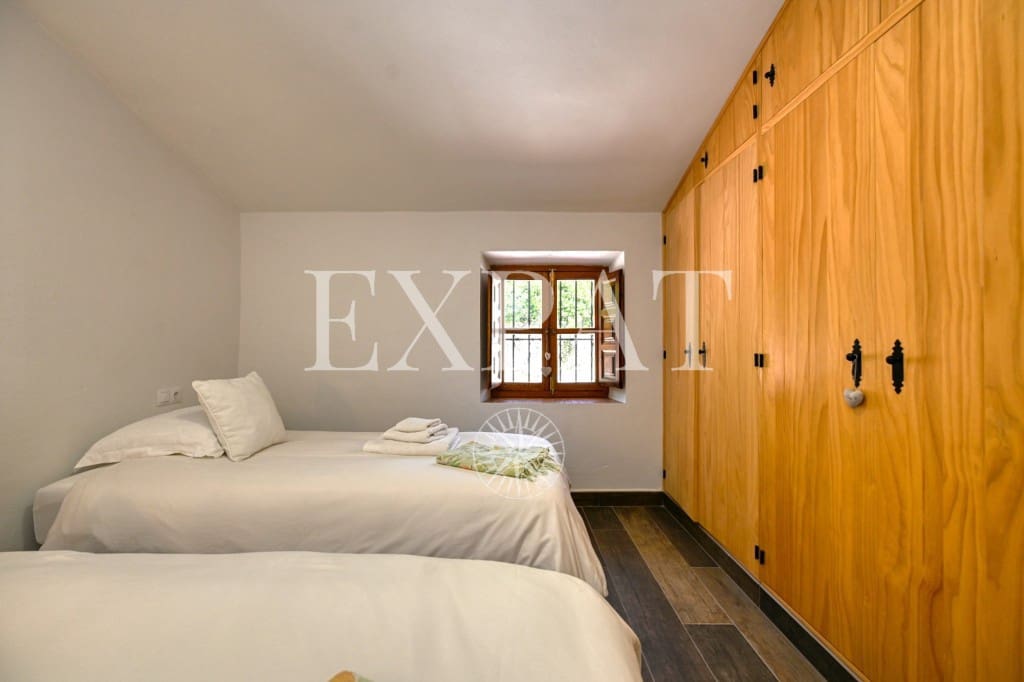 6 soveværelse Finca/Landehus til salg i Periana med swimmingpool - € 585.000 (Ref: 8902925)