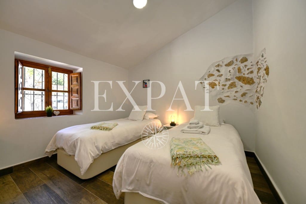 6 soveværelse Finca/Landehus til salg i Periana med swimmingpool - € 585.000 (Ref: 8902925)