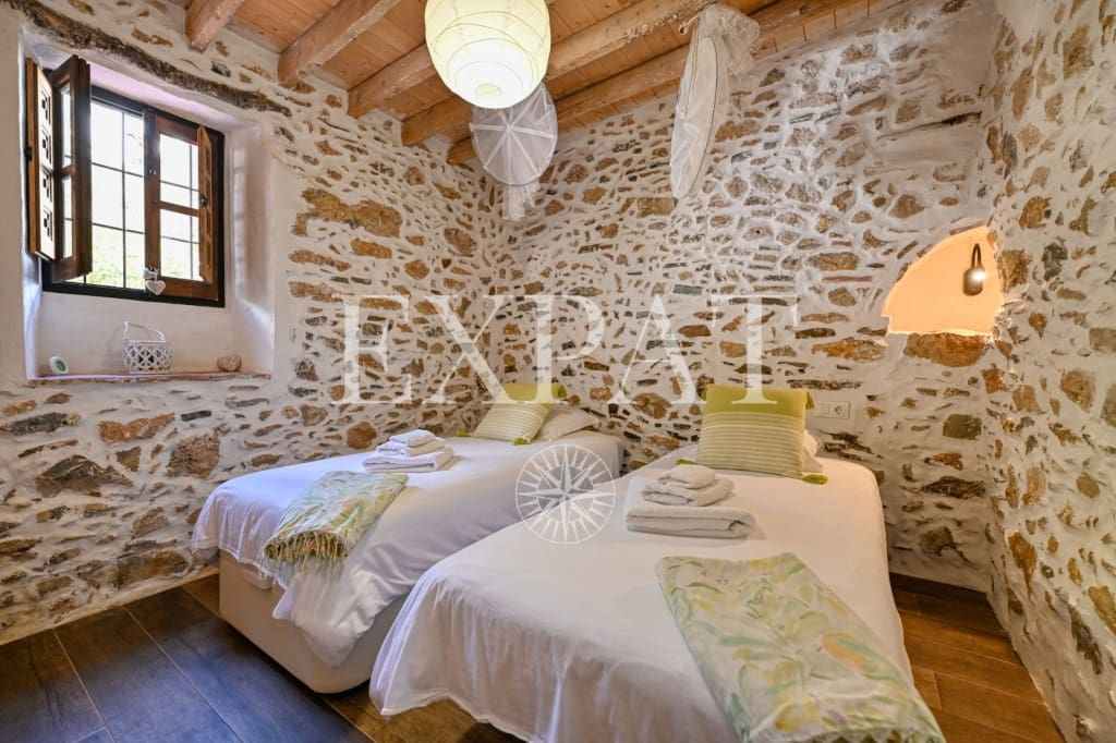 6 soveværelse Finca/Landehus til salg i Periana med swimmingpool - € 585.000 (Ref: 8902925)