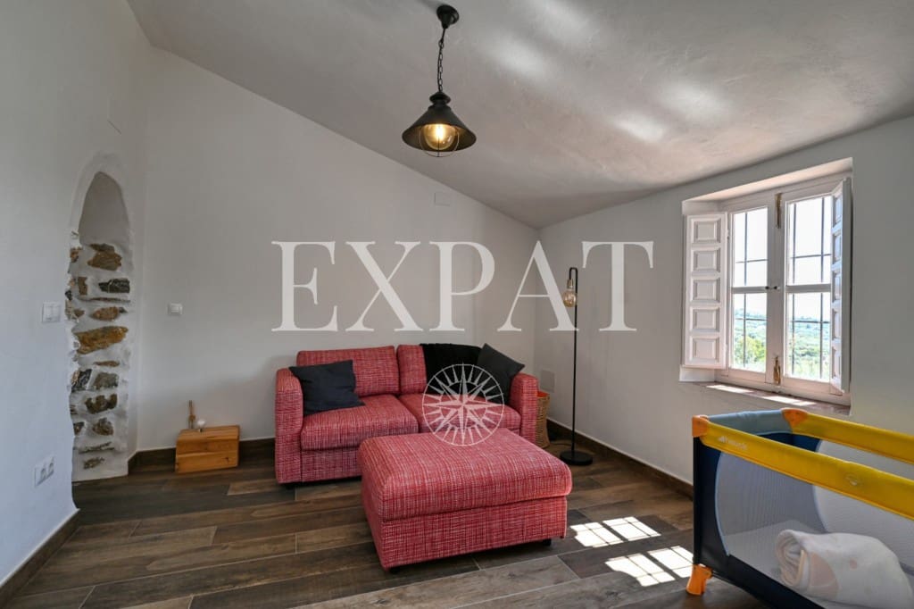 6 soveværelse Finca/Landehus til salg i Periana med swimmingpool - € 585.000 (Ref: 8902925)