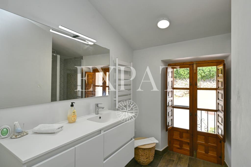 6 soveværelse Finca/Landehus til salg i Periana med swimmingpool - € 585.000 (Ref: 8902925)