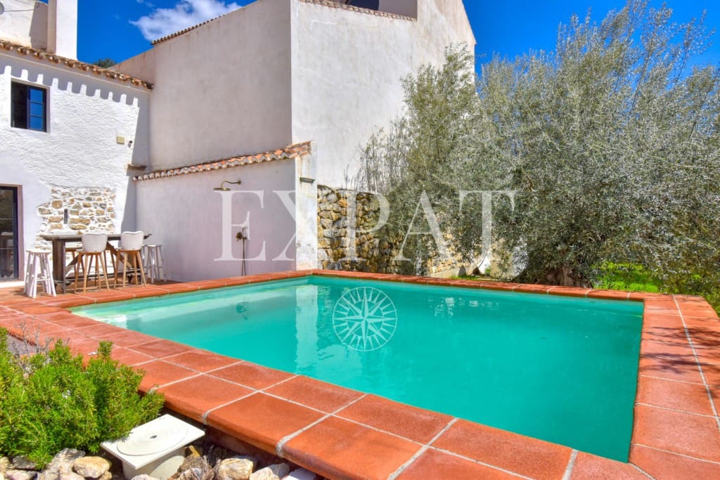 6 soveværelse Finca/Landehus til salg i Periana med swimmingpool - € 585.000 (Ref: 8902925)