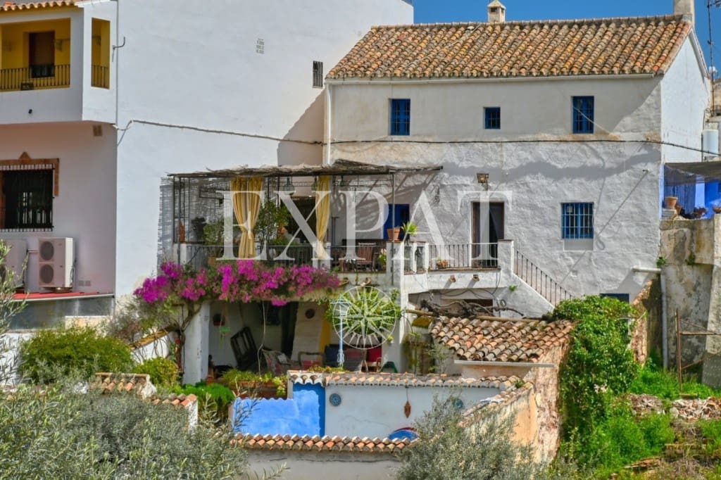 6 soveværelse Finca/Landehus til salg i Comares med swimmingpool - € 324.500 (Ref: 8910951)