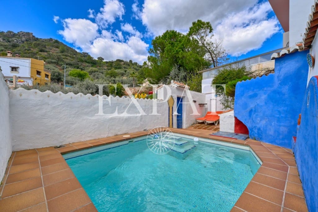 6 soveværelse Finca/Landehus til salg i Comares med swimmingpool - € 324.500 (Ref: 8910951)