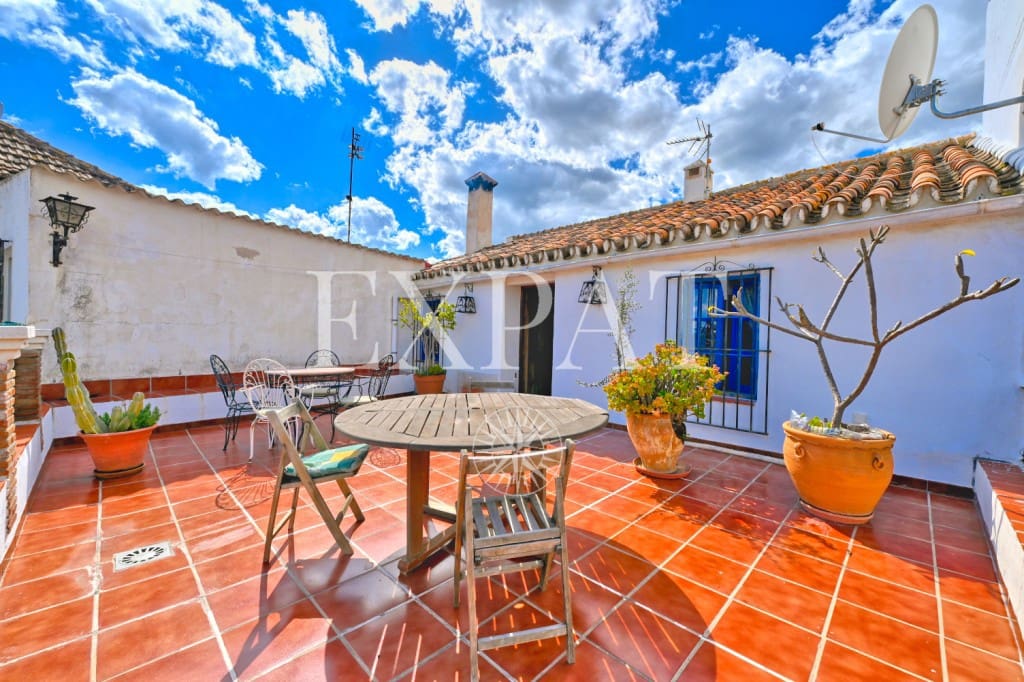 6 soveværelse Finca/Landehus til salg i Comares med swimmingpool - € 324.500 (Ref: 8910951)