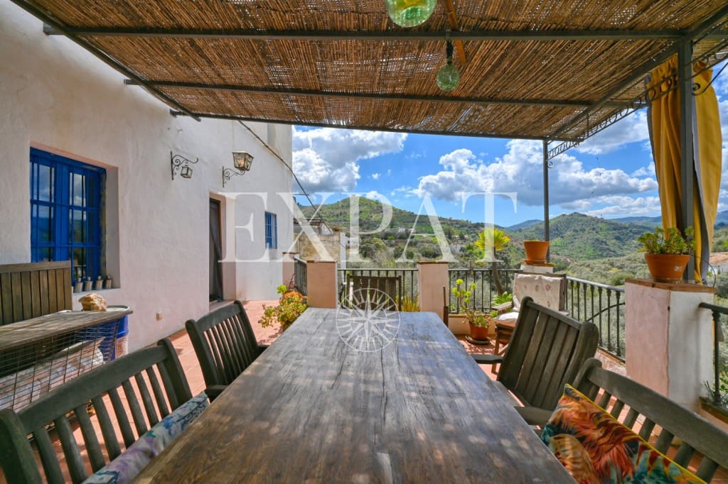 6 soveværelse Finca/Landehus til salg i Comares med swimmingpool - € 324.500 (Ref: 8910951)