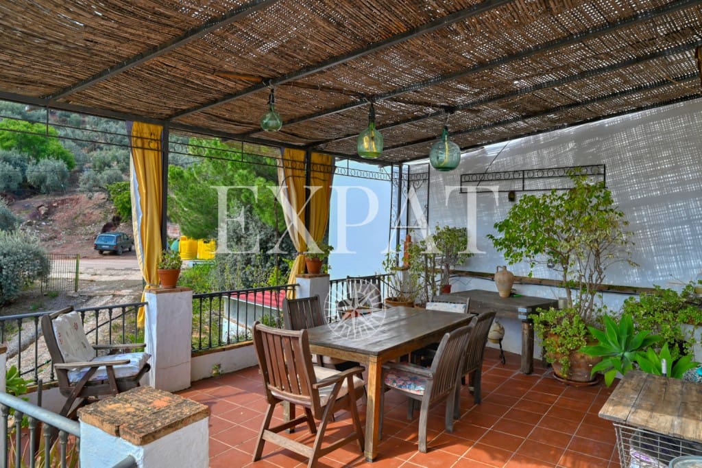 6 soveværelse Finca/Landehus til salg i Comares med swimmingpool - € 324.500 (Ref: 8910951)