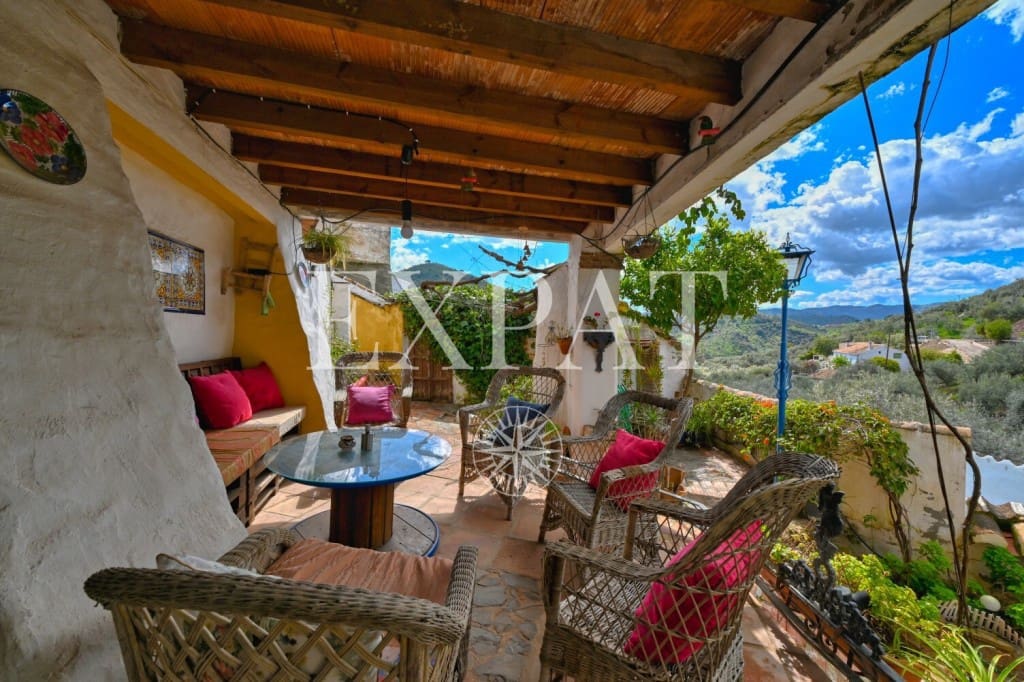 6 soveværelse Finca/Landehus til salg i Comares med swimmingpool - € 324.500 (Ref: 8910951)