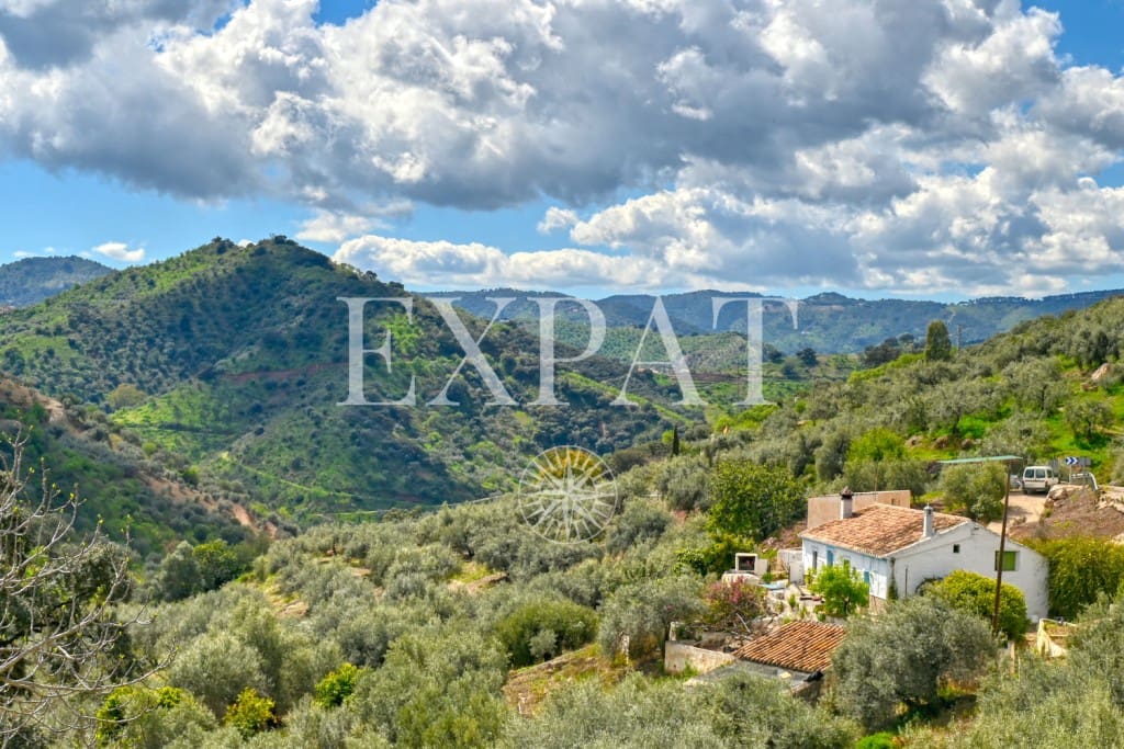 6 soveværelse Finca/Landehus til salg i Comares med swimmingpool - € 324.500 (Ref: 8910951)