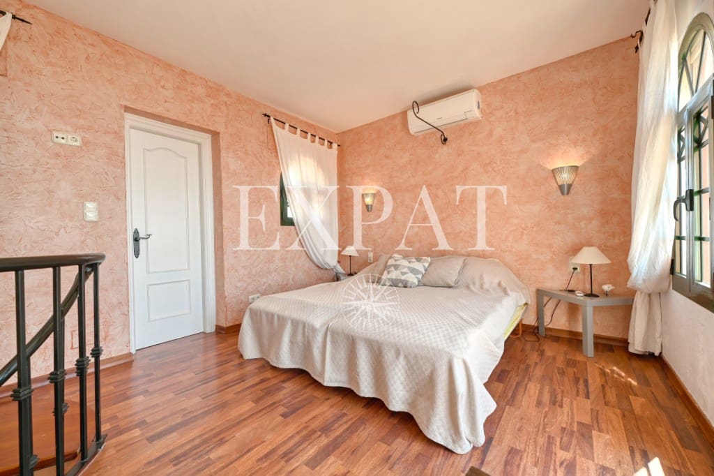 3 soveværelse Finca/Landehus til salg i Arenas med swimmingpool - € 740.000 (Ref: 8948649)