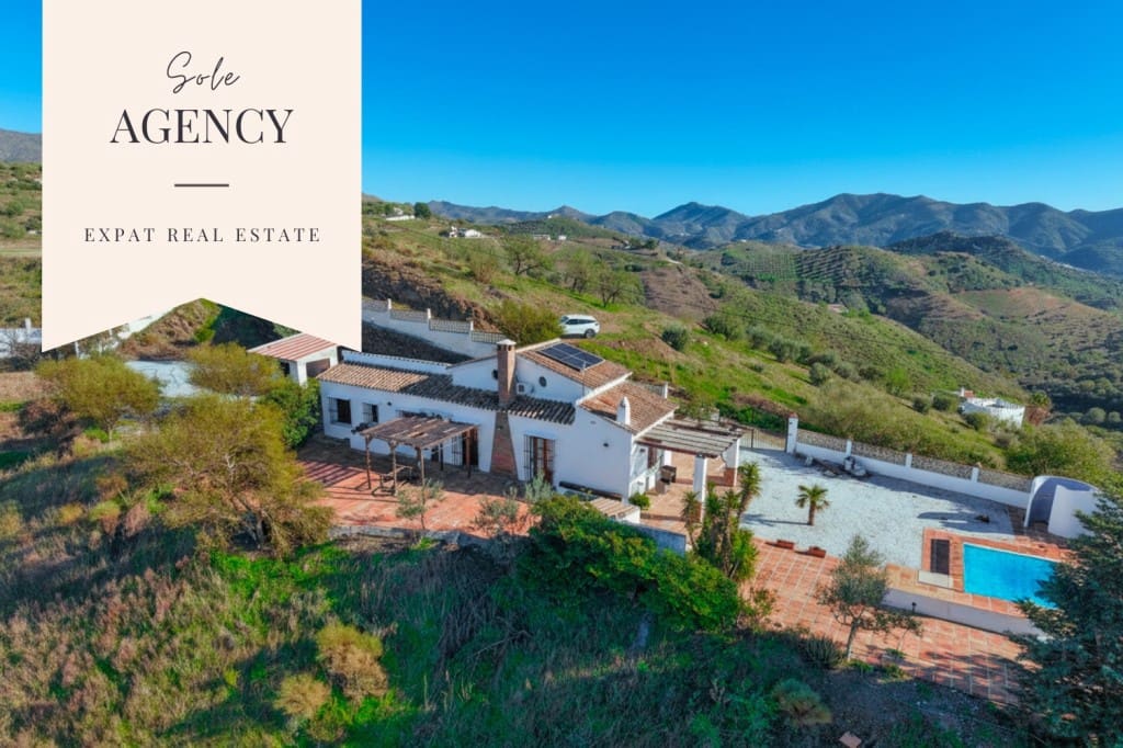 2 bedroom Finca/Country House for sale in Canillas de Aceituno with pool - € 399,000 (Ref: 8979011)