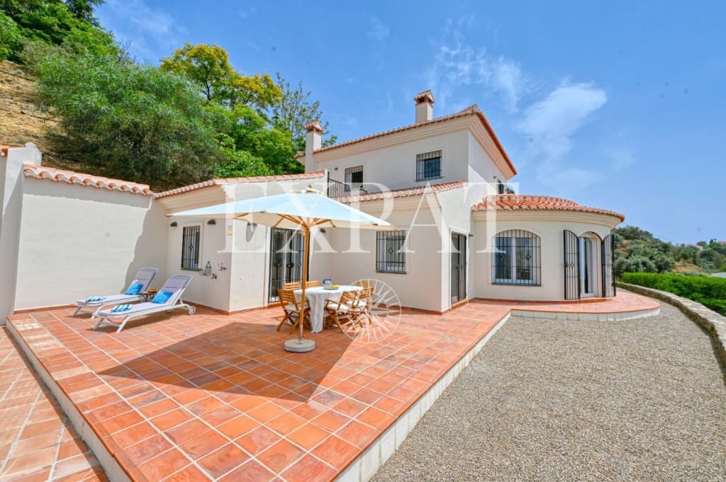 4 sypialnia Finka/Dom wiejski na sprzedaż w Sayalonga z basenem garażem - 825 000 € (Ref: 9073249)