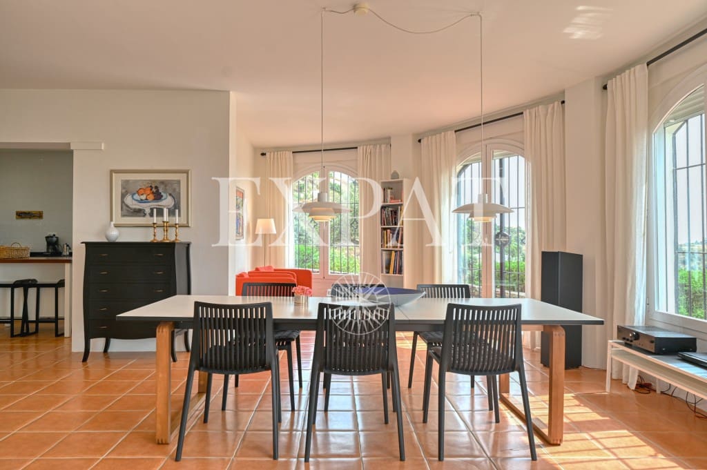 4 sypialnia Finka/Dom wiejski na sprzedaż w Sayalonga z basenem garażem - 825 000 € (Ref: 9073249)