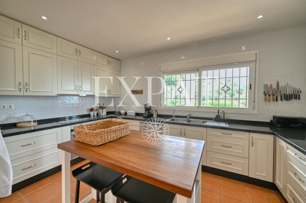 4 sypialnia Finka/Dom wiejski na sprzedaż w Sayalonga z basenem garażem - 825 000 € (Ref: 9073249)