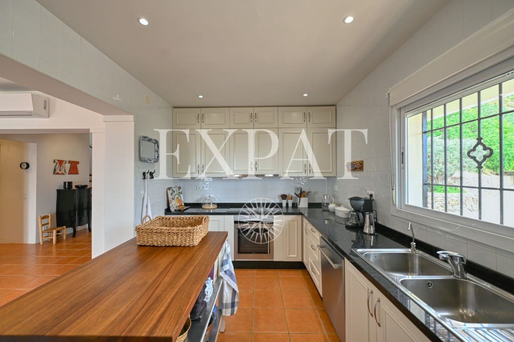 4 sypialnia Finka/Dom wiejski na sprzedaż w Sayalonga z basenem garażem - 825 000 € (Ref: 9073249)