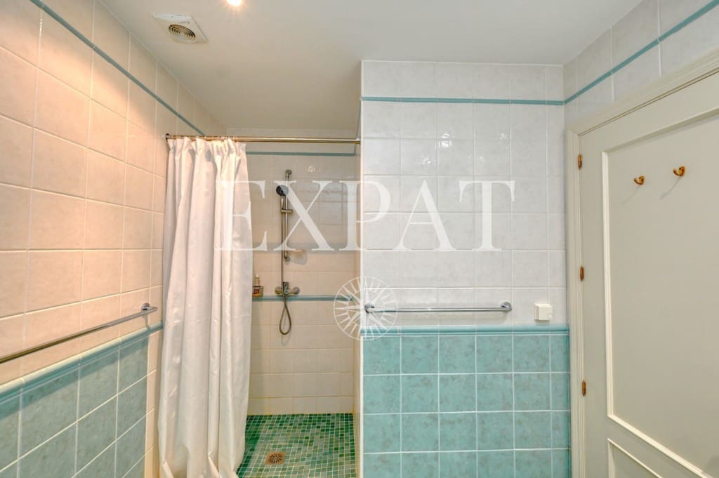 4 sypialnia Finka/Dom wiejski na sprzedaż w Sayalonga z basenem garażem - 825 000 € (Ref: 9073249)